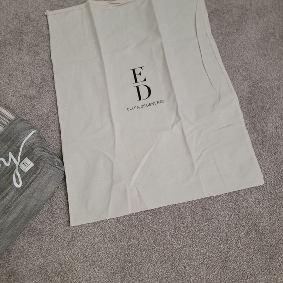 NWT Tote bag With Dust Ruffle - Picture 2 of 7